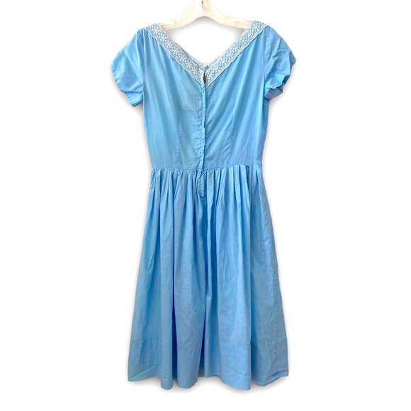 1950s Vintage CottageCore Embroidered Dress - Picture 2 of 16